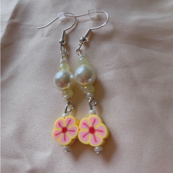 Beachy Hibiscus Yellow Flower Earrings - Picture 3 of 3